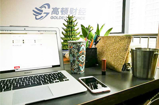 办公用品 办公室 办公桌 笔记本电脑.jpg